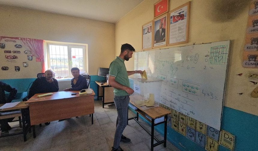 Bitlis'te Sandık Başına Gidilen Budaklı Mahallesi'nde Yeni Muhtar Seçildi