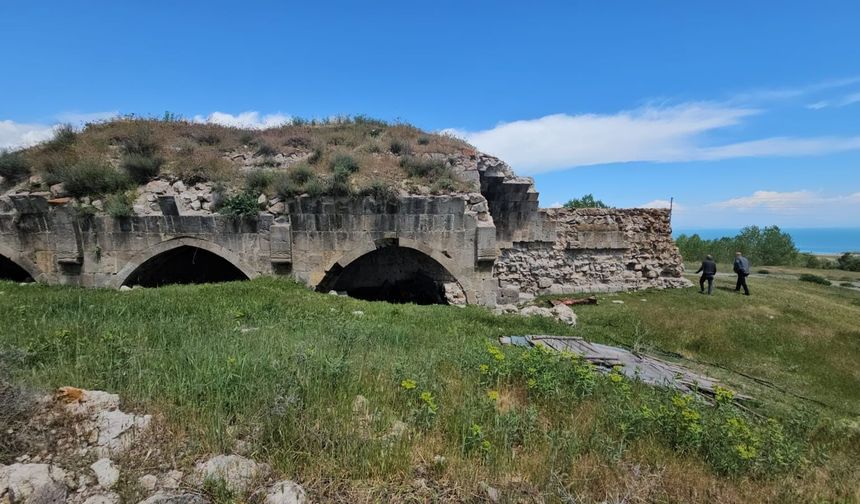 Bitlis’in Tarihi Hanı Zamanla Yok Oluyor