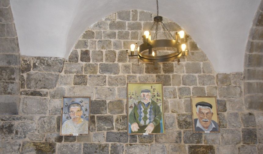 Tarihi Hazo Hanı’nda Genç Sanatçılardan Duygu Yüklü Sergi