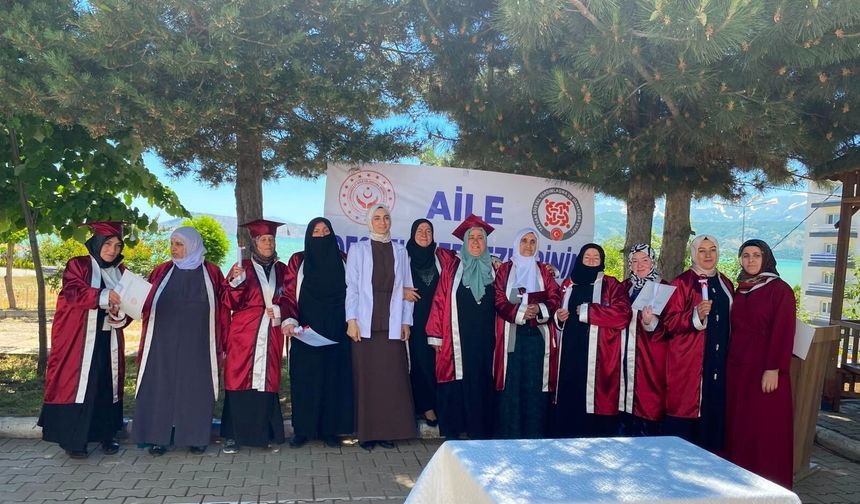 Tatvan ADEM-2 Kursiyerleri Belgelerini Aldı