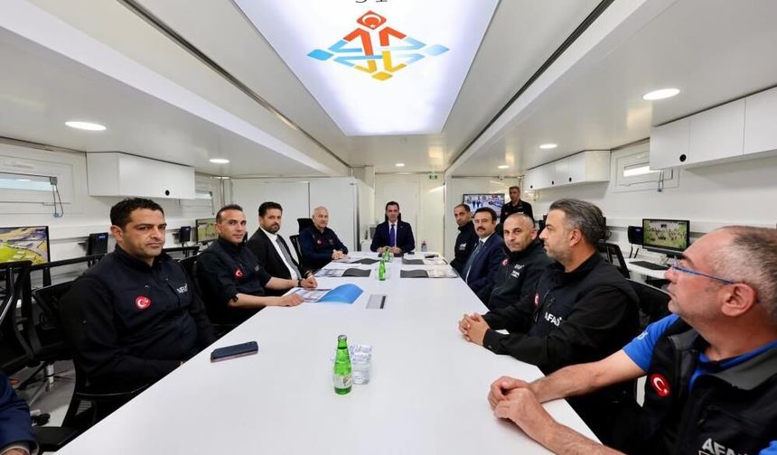 Bitlis Valisi Karakaya AFAD Tematik Kampı'nı ziyaret etti