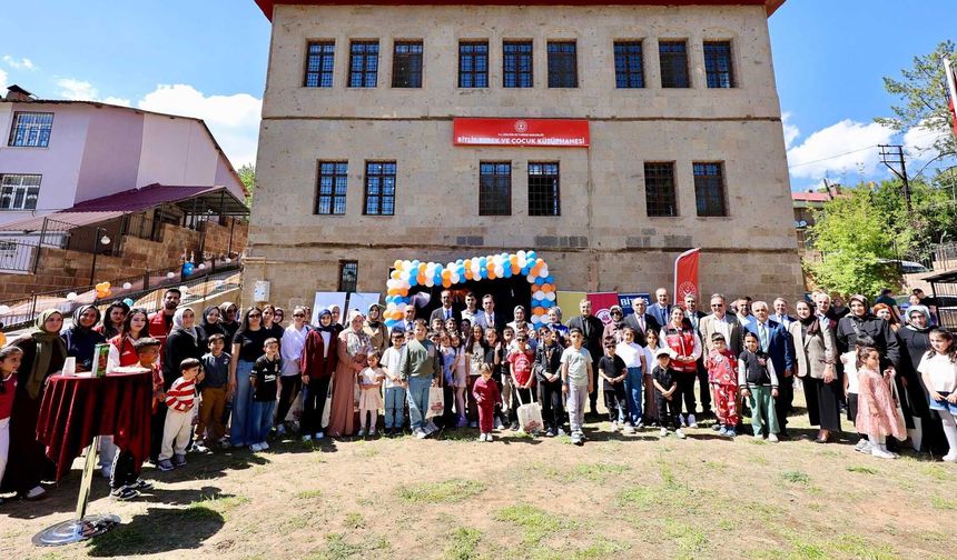 Bitlis’te Kitap Okuyan Aileler Ödüllendirildi