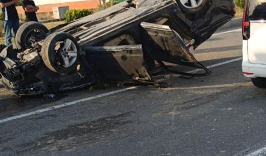 Diyarbakır'da otomobil takla attı: 3 yaralı