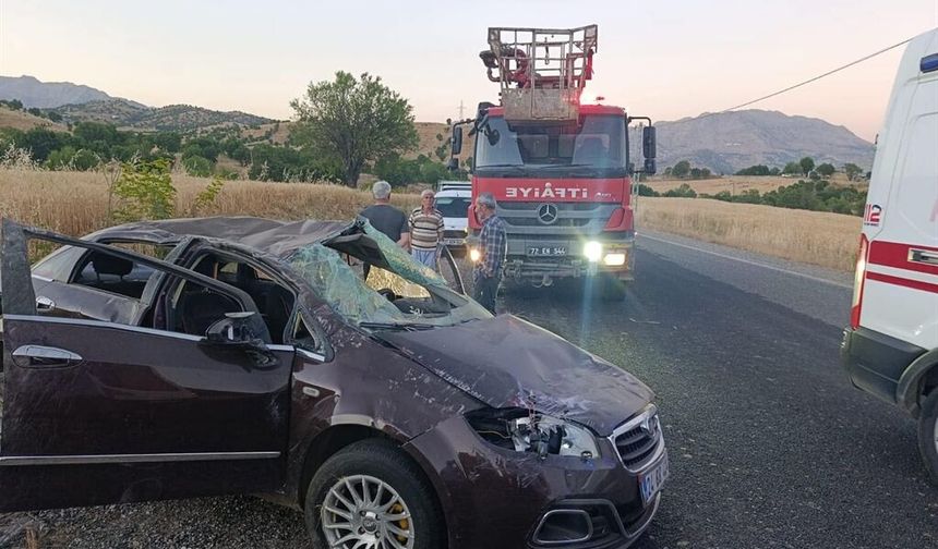 Diyarbakır'da takla atan otomobildeki anne ve oğlu öldü; 2'si ağır 4 yaralı
