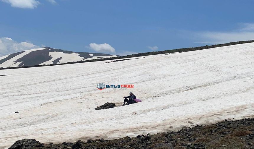 Haziran Ayında Nemrut’un Zirvesini Kayarak İndiler