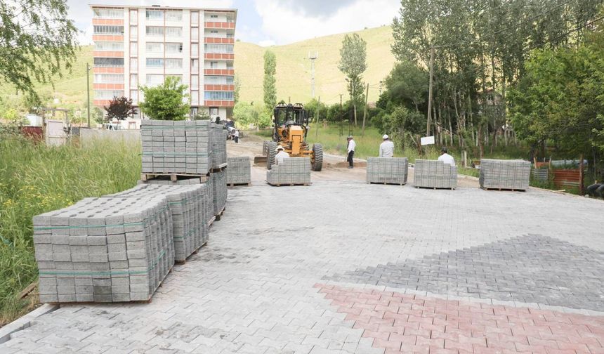 Bitlis'te Bakım-Onarım ve Parke Taşı Çalışmaları Sürüyor