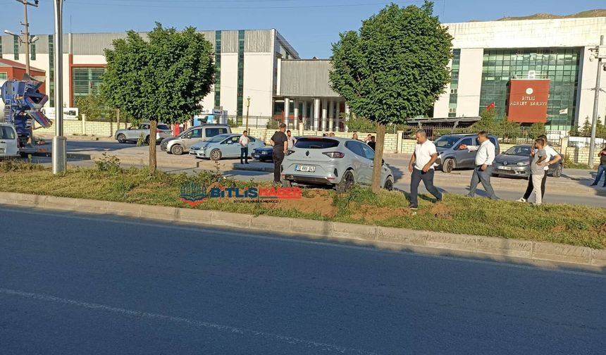 Bitlis’te beton mikseri ile otomobil çarpıştı: Bir yaralı