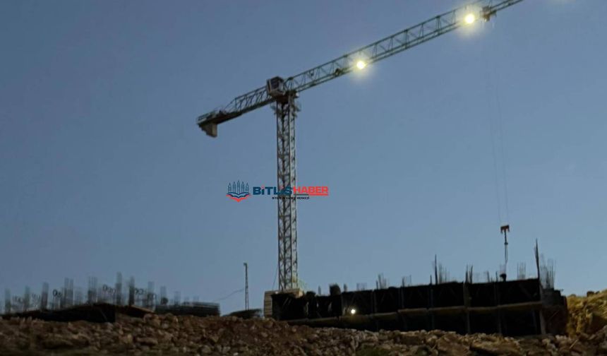 Bitlis'te TOKİ’nin Gece Süren Çalışmalarına Mahalle Sakinlerinden Tepki