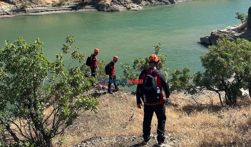 Bitlis’te akıntıya kapılıp kaybolan çocuğu arama kurtarma çalışmaları 2’nci gününde sürüyor