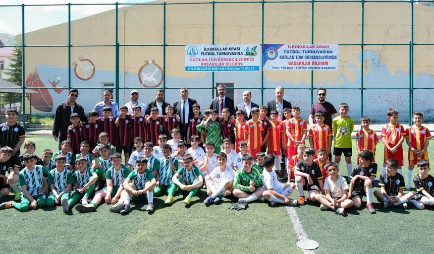 Bitlis’te İlkokullar Arası Futbol Turnuvası Başladı