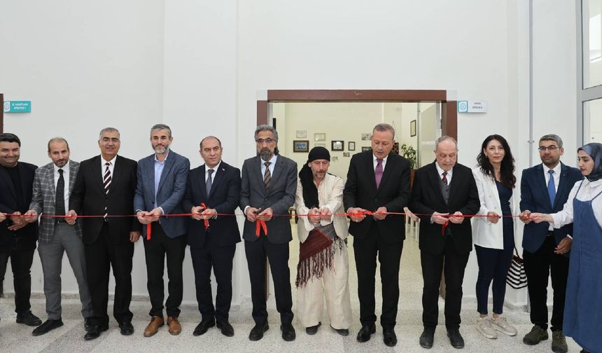 Bitlis Eren Üniversitesi’nde Yıl Sonu Sergisi Açıldı