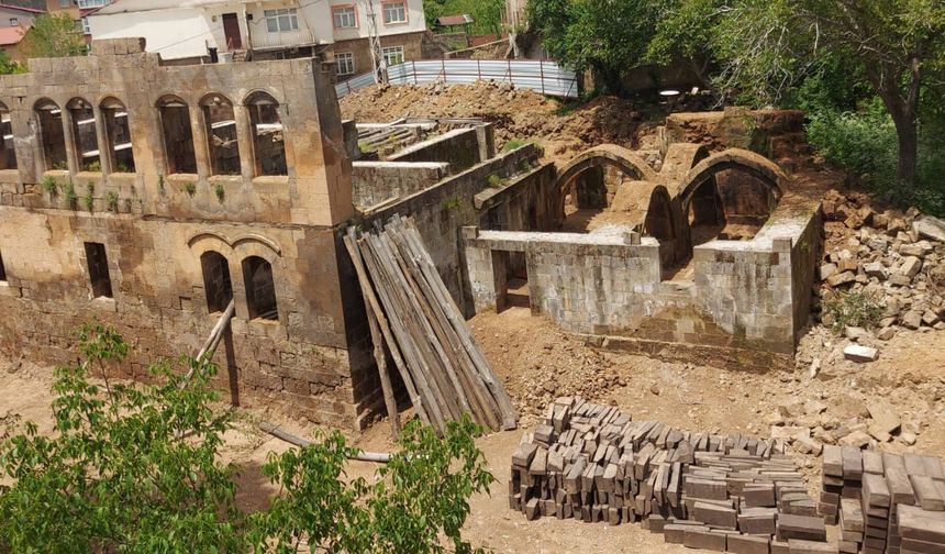 Bitlis Eren Üniversitesi Öncülüğünde Tarihi Taş Ev Turizme Kazandırılıyor
