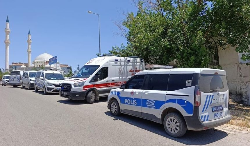 Polis memuru arkadaşının evinde ölü bulundu