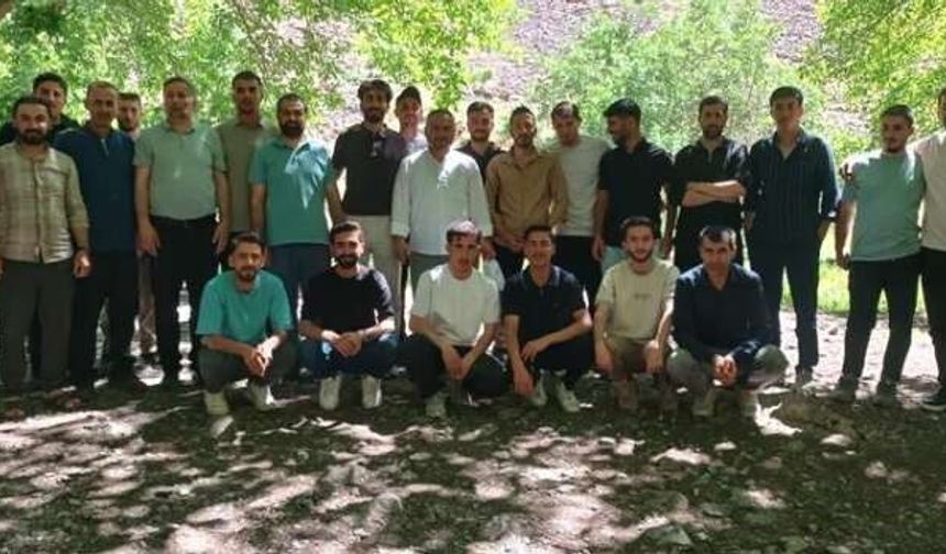 Umre ödüllü yarışmaya katılan gençlere piknik sürprizi