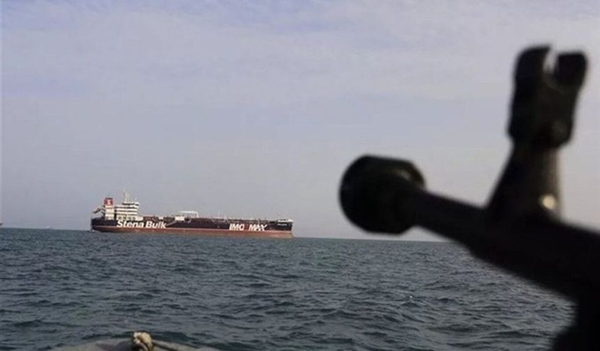 Devrim Muhafızları: Hürmüz'de güvenli olmayan rotayı kullanan iki gemi kaza yaptı