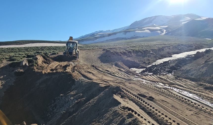 Süphan Dağı'nda Dağcılara Ulaşım Kolaylığı: 2 Bin 900 Rakıma Kadar Yol Açıldı