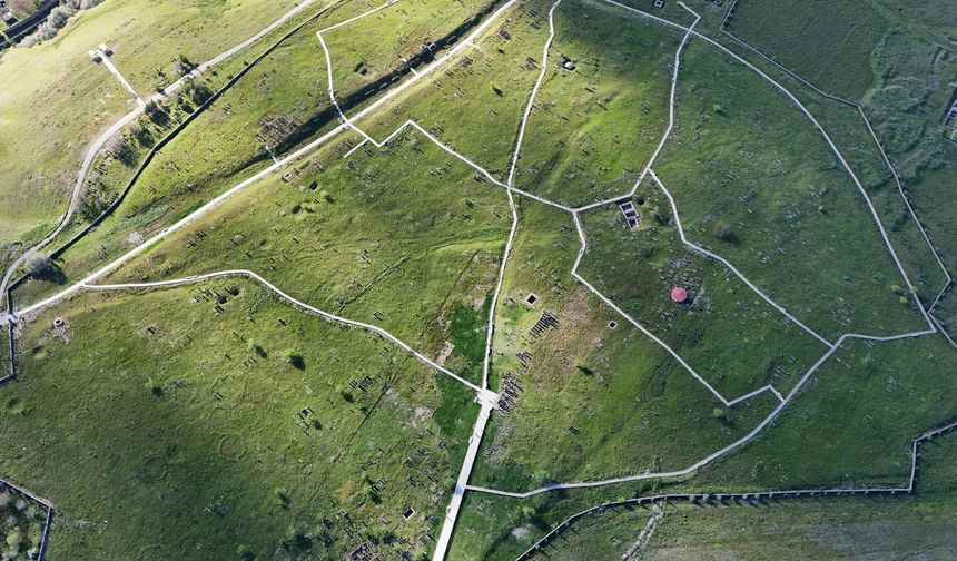 UNESCO'daki Selçuklu Meydan Mezarlığı Havadan Görüntülendi