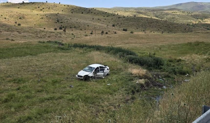 Bingöl'de otomobil araziye uçtu: 1'i bebek 3 yaralı