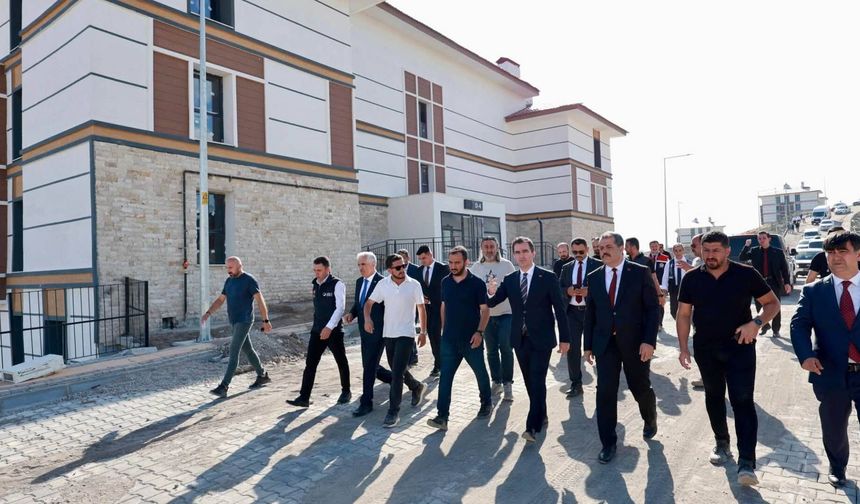 Vali Karakaya, Ahlat'ta Ahıskalı Türkleri İçin Yapılan TOKİ Konutlarını İnceledi