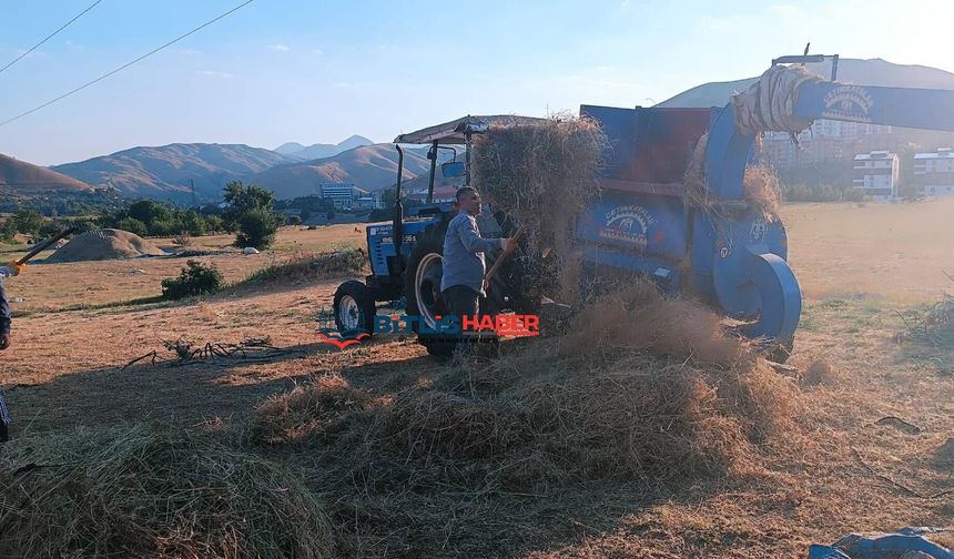 Bitlis’te kavurucu sıcakların altında patoz mesaisi başladı