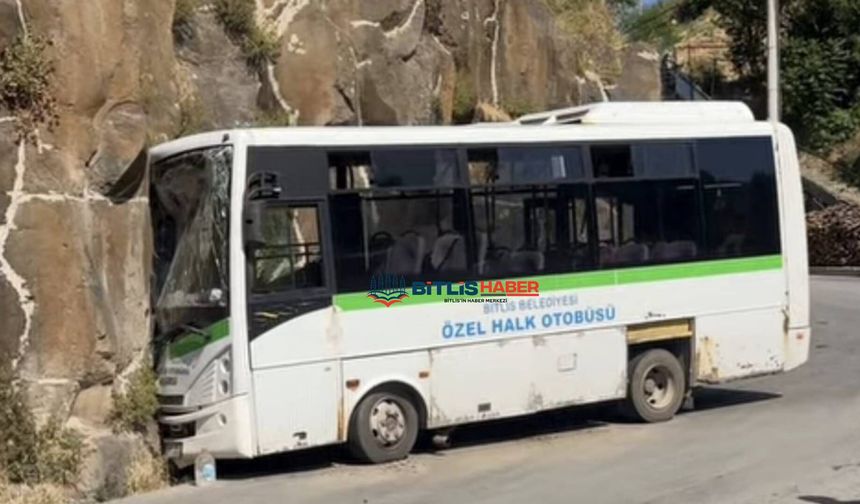 Bitlis’te kontrolden çıkan yolcu otobüsü kale duvarına çarptı: Yaralılar var