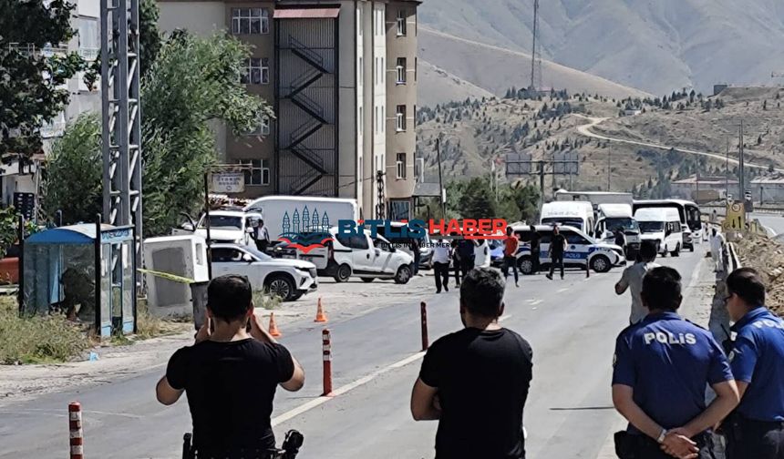 Bitlis’te otobüs durağına bırakılan şüpheli paket patlatıldı