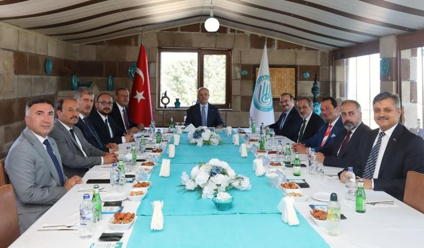 Ahlat'ta bölge üniversiteleri ortak hedefler için buluştu