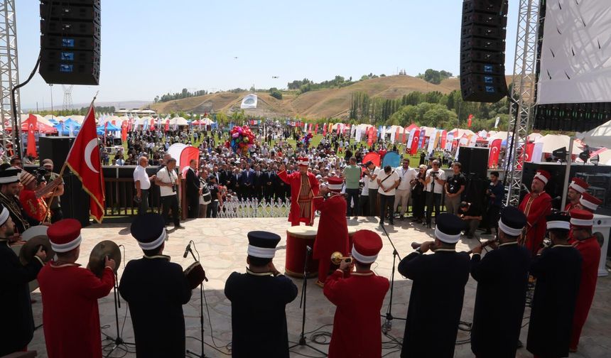 Ahlat'ta tarihi buluşma: Gözler Cumhurbaşkanı Erdoğan'da
