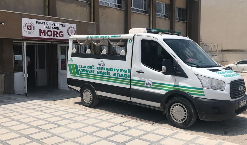 Motosiklet yayaya çarptı, 2 kişi hayatını kaybetti