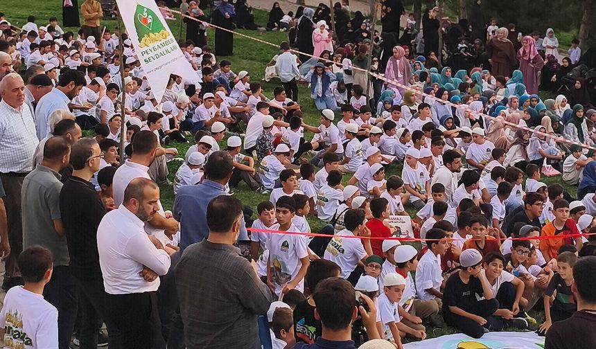 Muş’ta yüzlerce çocuk “Hayat Namazla Güzeldir” etkinliğinde buluştu