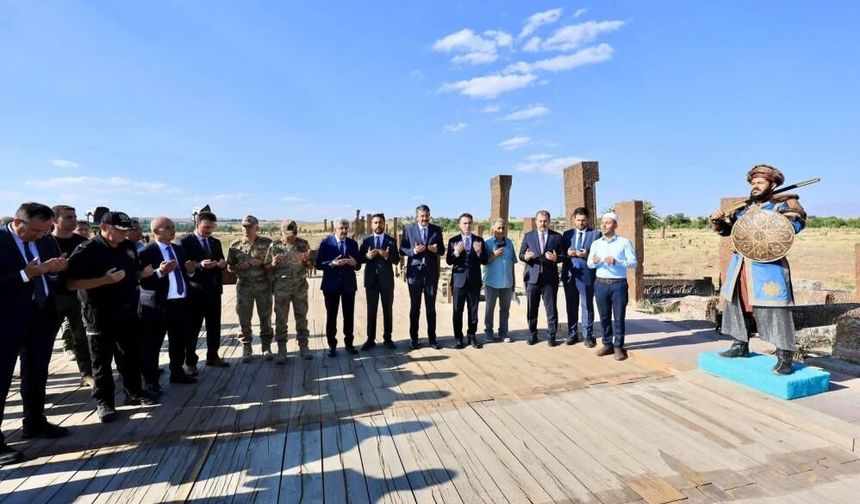 Bakan Yardımcısı Çelik Ahlat'ta incelemelerde bulundu