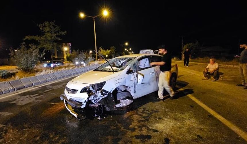 Bitlis yolunda otomobil takla attı: Bir yaralı