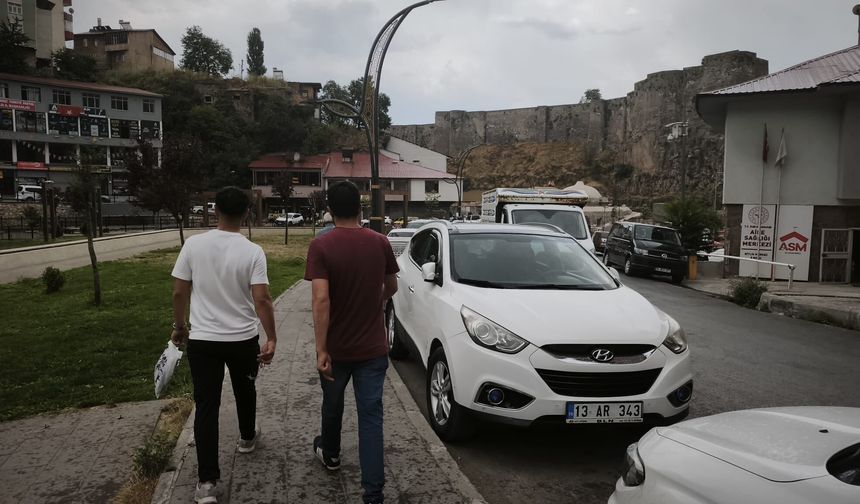 Bitlis'te sıcak havanın ardından serinleten yağış