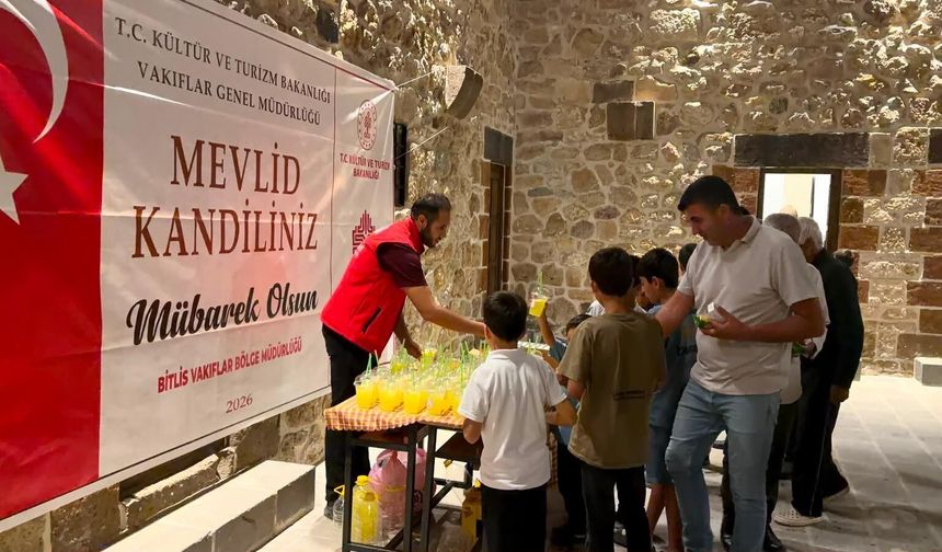 Bitlis Vakıflar Bölge Müdürlüğü’nden Mevlit Kandili’nde 6 bin kişiye limonata ikramı