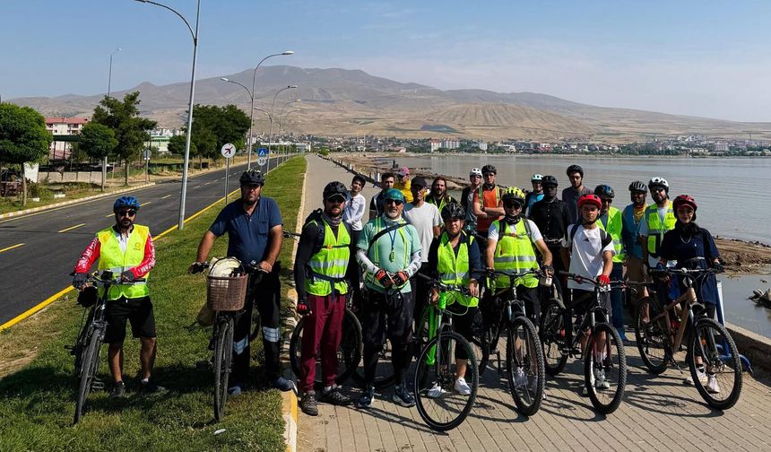 Bitlis'te 30 Bisikletli 90 Kilometre Pedal Çevirdi