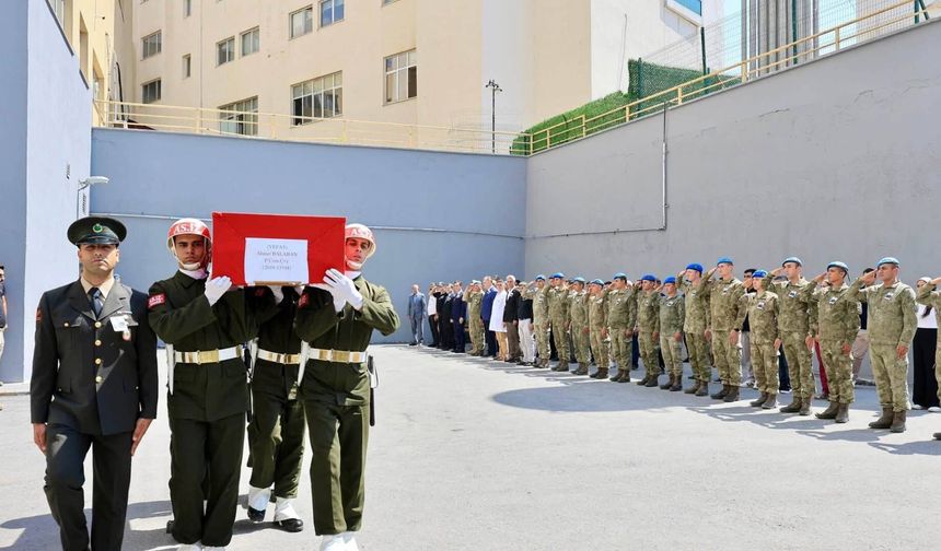 Bitlis'te Trafik Kazasında Hayatını Kaybeden Uzman Çavuş Düzenlenen Programla Memleketine Uğurlandı
