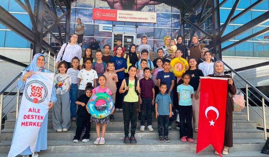 Tatvan ADEM-2 kursiyerleri yüzme etkinliğinde hem eğlendi hem öğrendi
