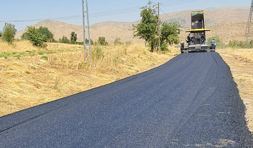 Bitlis’te köy yolları BSK ile yenileniyor