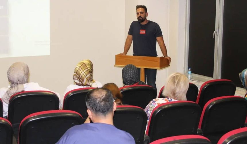 Bitlis Tatvan Devlet Hastanesi’nde kadına yönelik şiddetle mücadele eğitimi