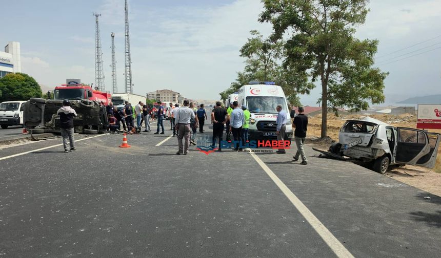 Bitlis’te feci trafik kazası: Biri ağır 2 yaralı