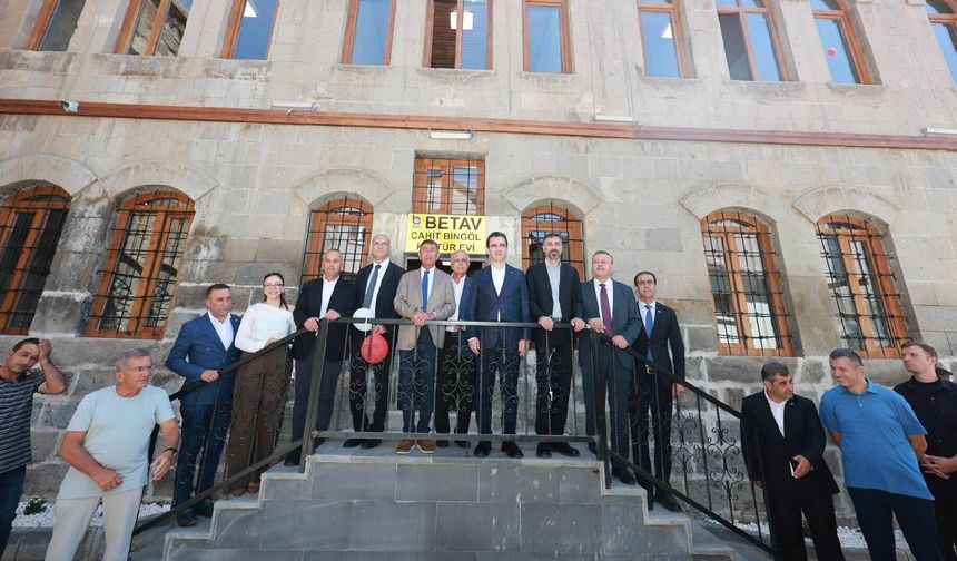 Bitlis’in tarihi yapılarından biri yeniden hayat buldu: Cahit Bingöl Kültür Evi açıldı