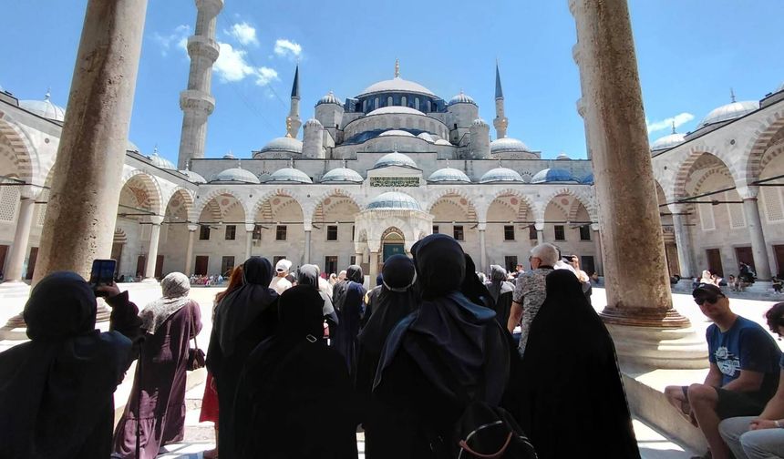Bitlis’teki Kur’an Kursu Öğrencileri İstanbul’da Tarih ve Maneviyatın İzini Sürdü