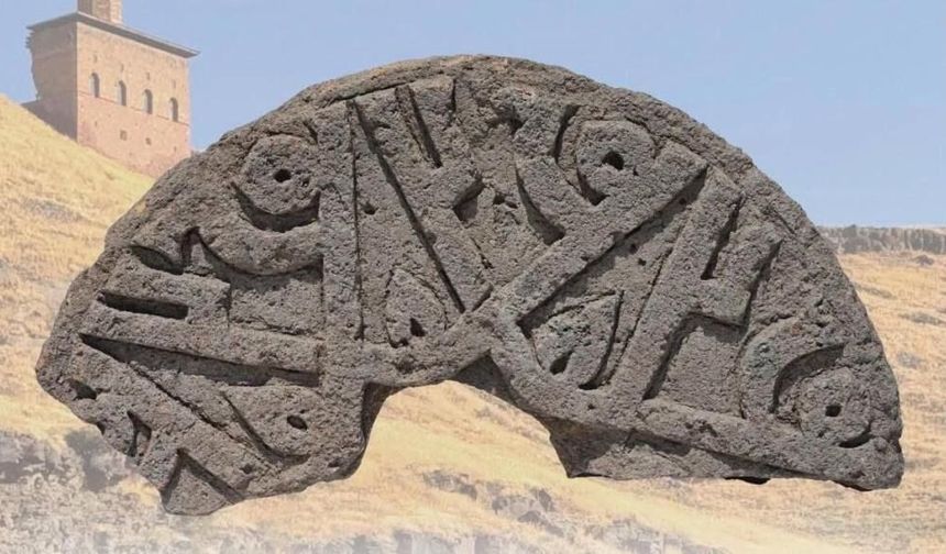 Hazreti  Muhammed ismi 6 kez bulunan Selçuklu taşı keşfedildi; Ahlat'ta sergilenecek