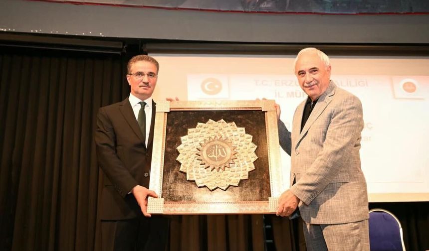 Mevlid-i Nebi Haftası'nda gönüllere dokunan konferans