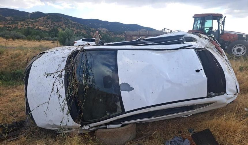 Bingöl'de trafik kazası: Otomobilden 4 kişi yaralı çıkarıldı