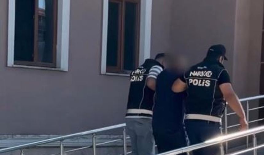 Bingöl'de uyuşturucu baskını: Esrar, tabanca ve sentetik ecza ele geçirildi