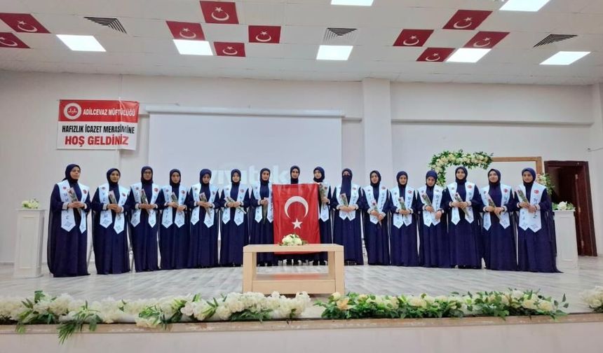 Bitlis'te gurur günü: 19 öğrenci hafızlık icazetini aldı