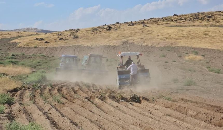 Bitlis'te tarlalar yeni sezon için hazırlanıyor