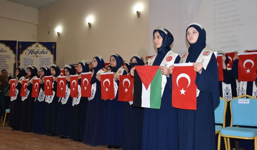 Bitlis’te Eğitimlerini Tamamlayan 86 Hafize İcazet Aldı