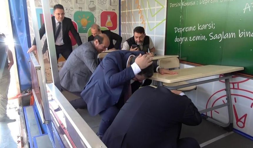 "Depremi başlatıyoruz" dediler, 25 dakika sonra gerçek deprem oldu